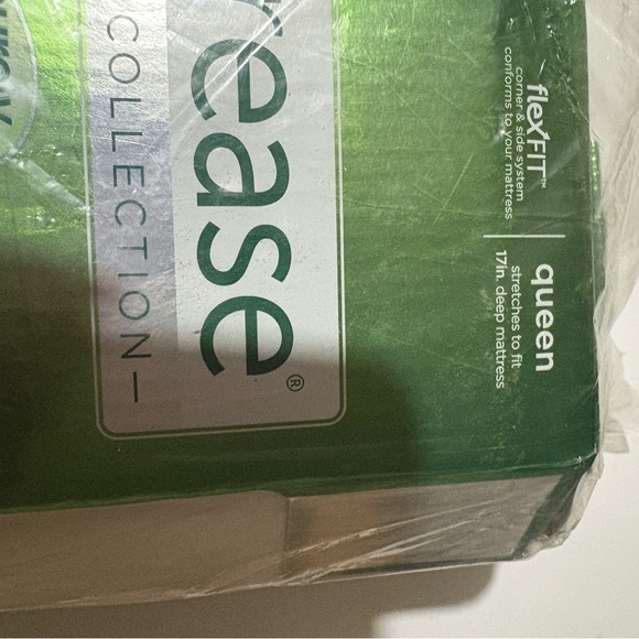 Crease Collection Green Mattress Cover - Picture 13 of 14